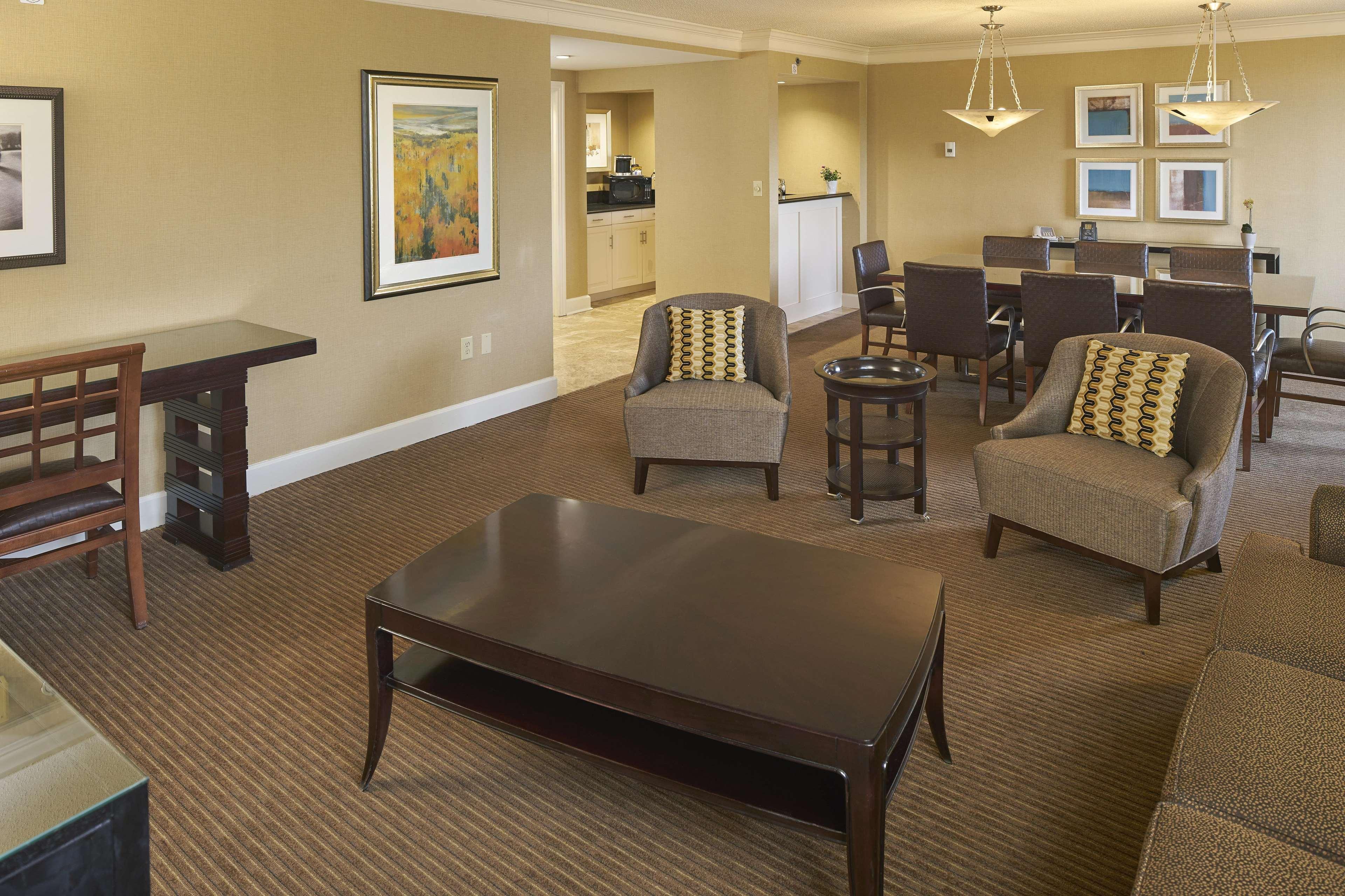 Hilton Raleigh North Hills Hotel Interior foto