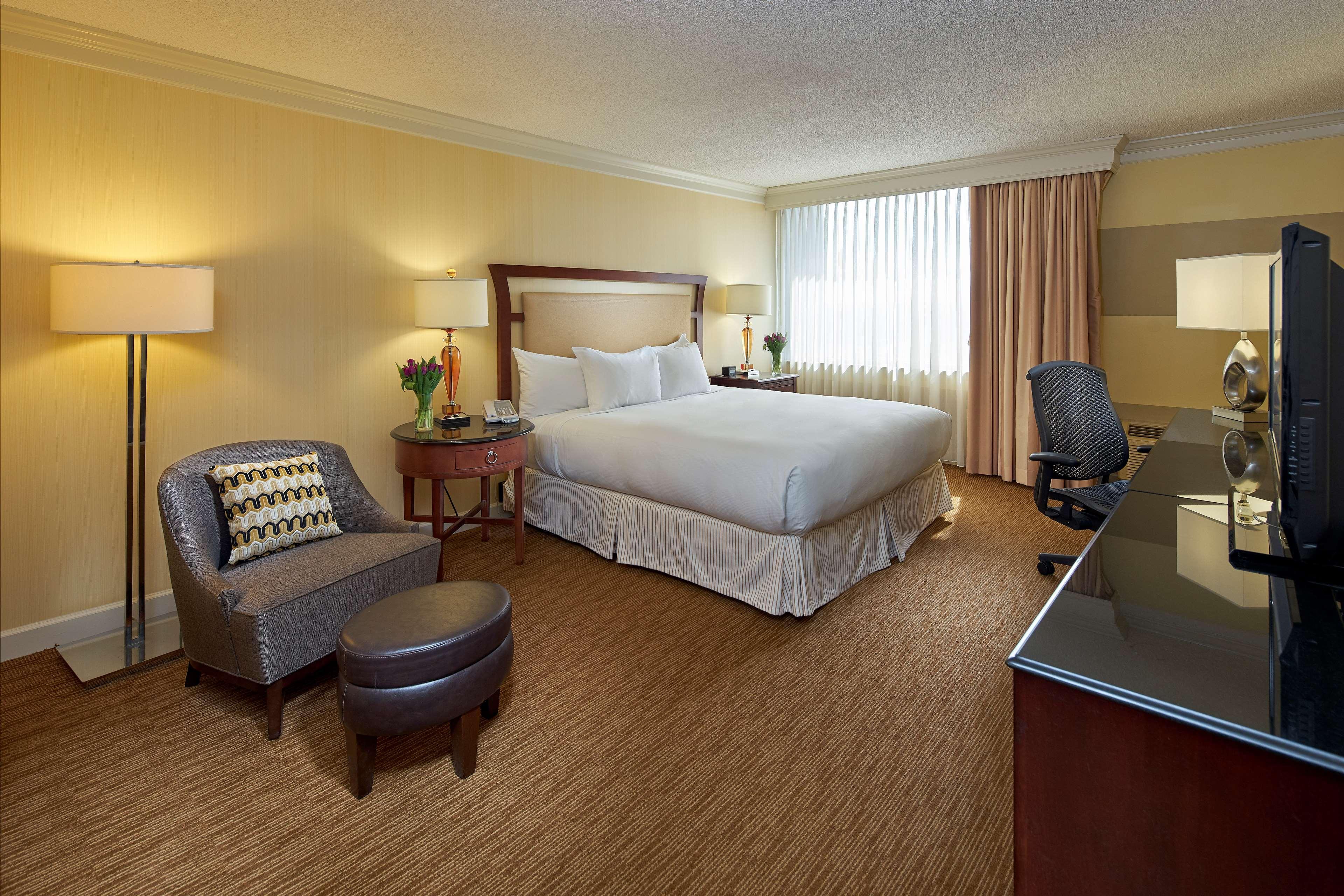 Hilton Raleigh North Hills Hotel Exterior foto
