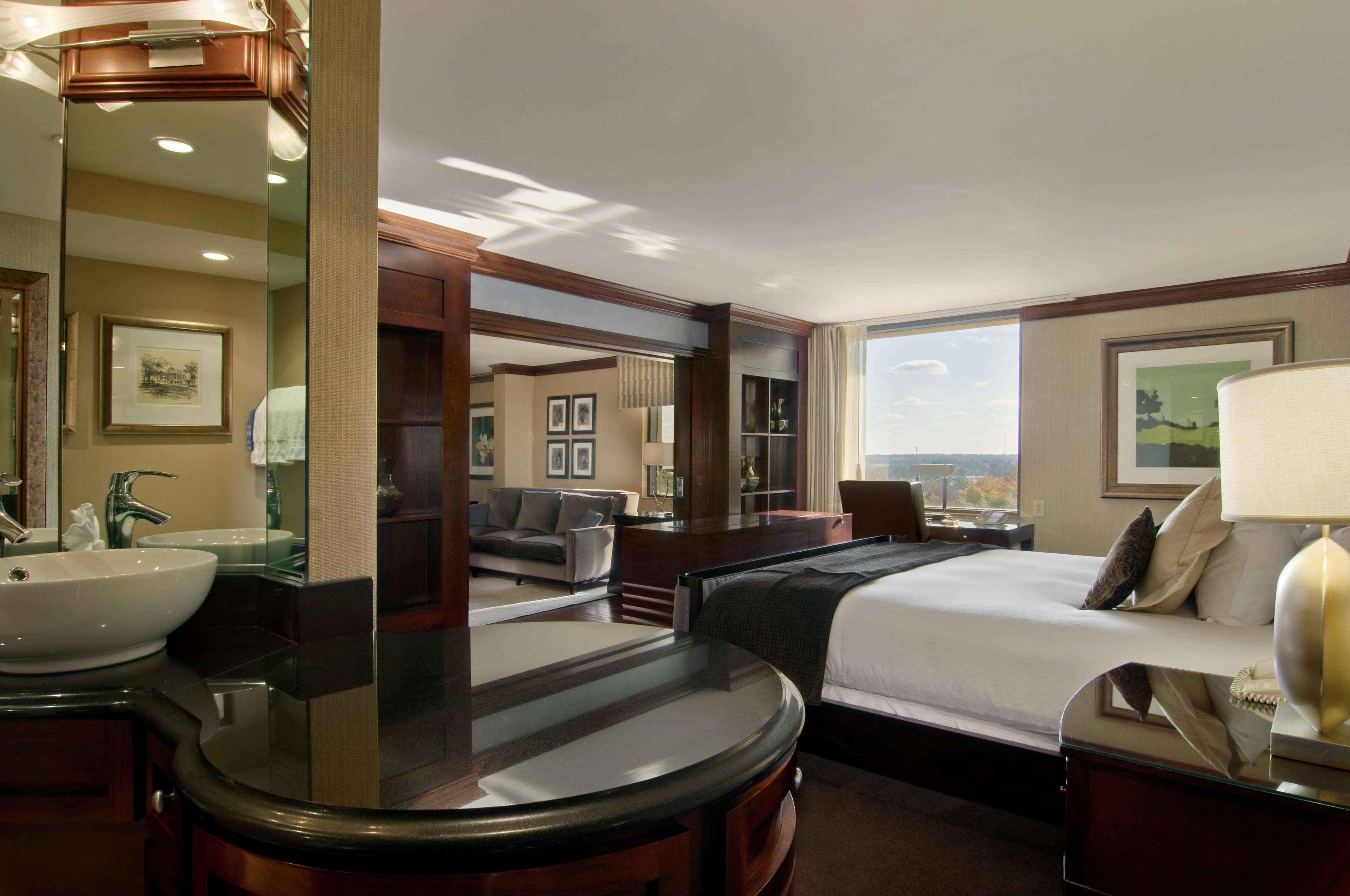 Hilton Raleigh North Hills Hotel Exterior foto