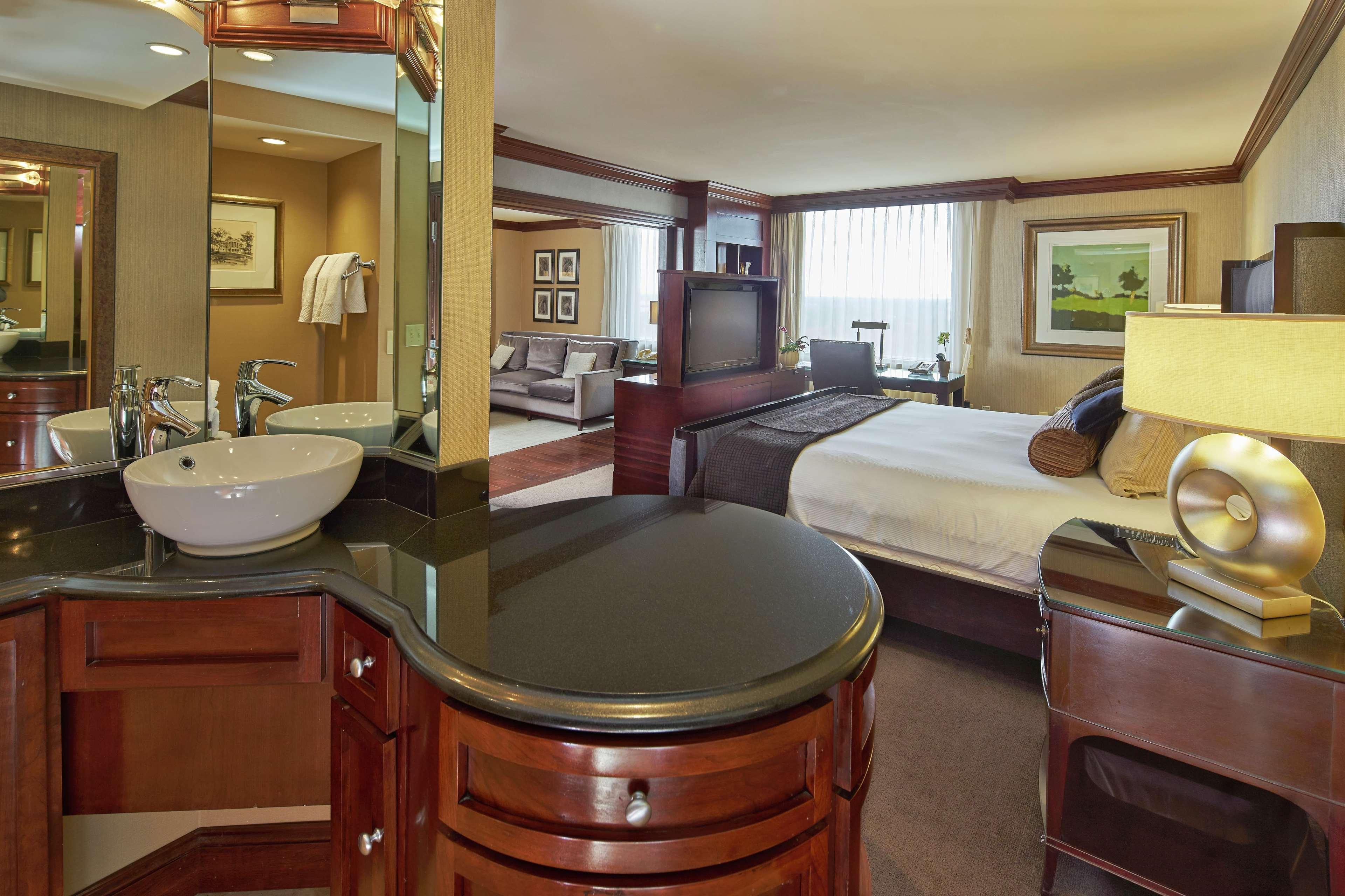 Hilton Raleigh North Hills Hotel Quarto foto