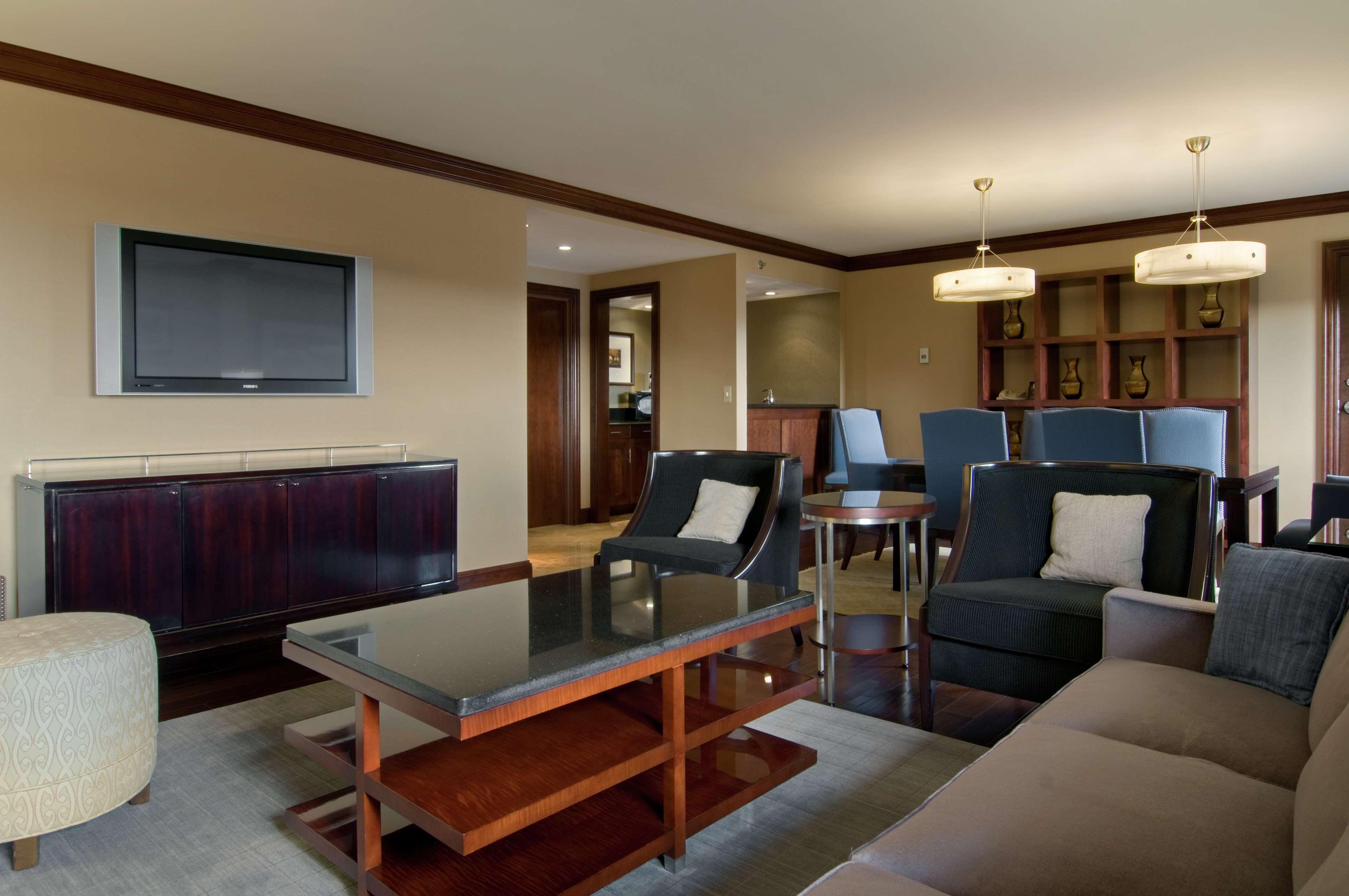 Hilton Raleigh North Hills Hotel Exterior foto