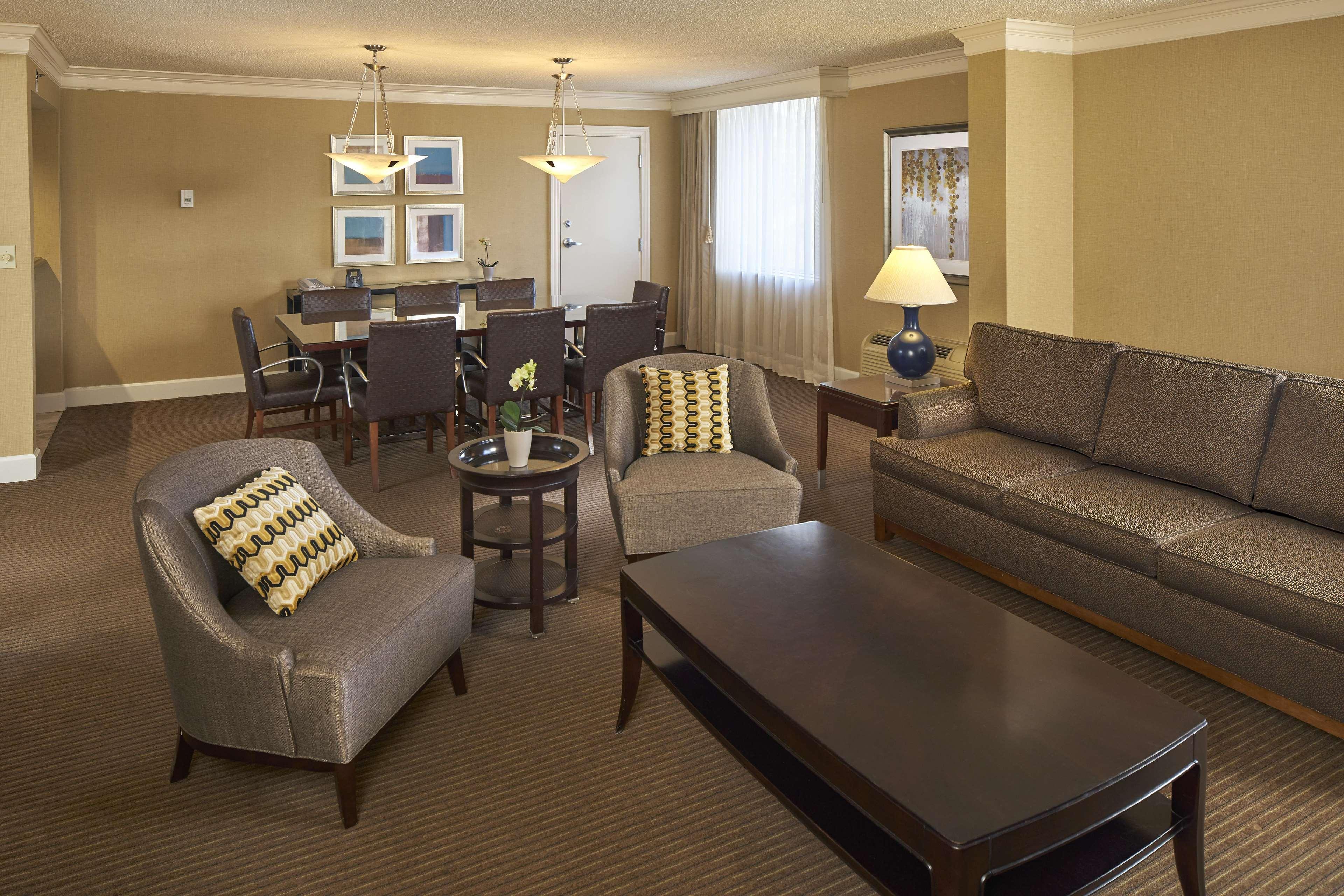 Hilton Raleigh North Hills Hotel Exterior foto