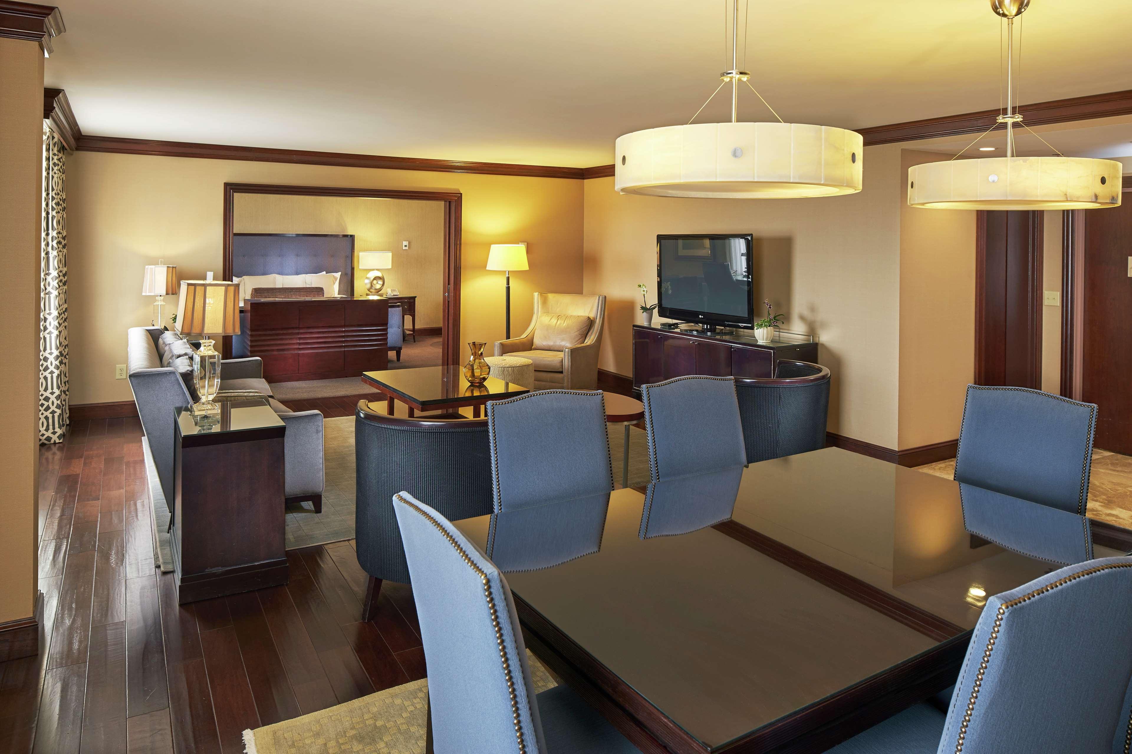 Hilton Raleigh North Hills Hotel Exterior foto