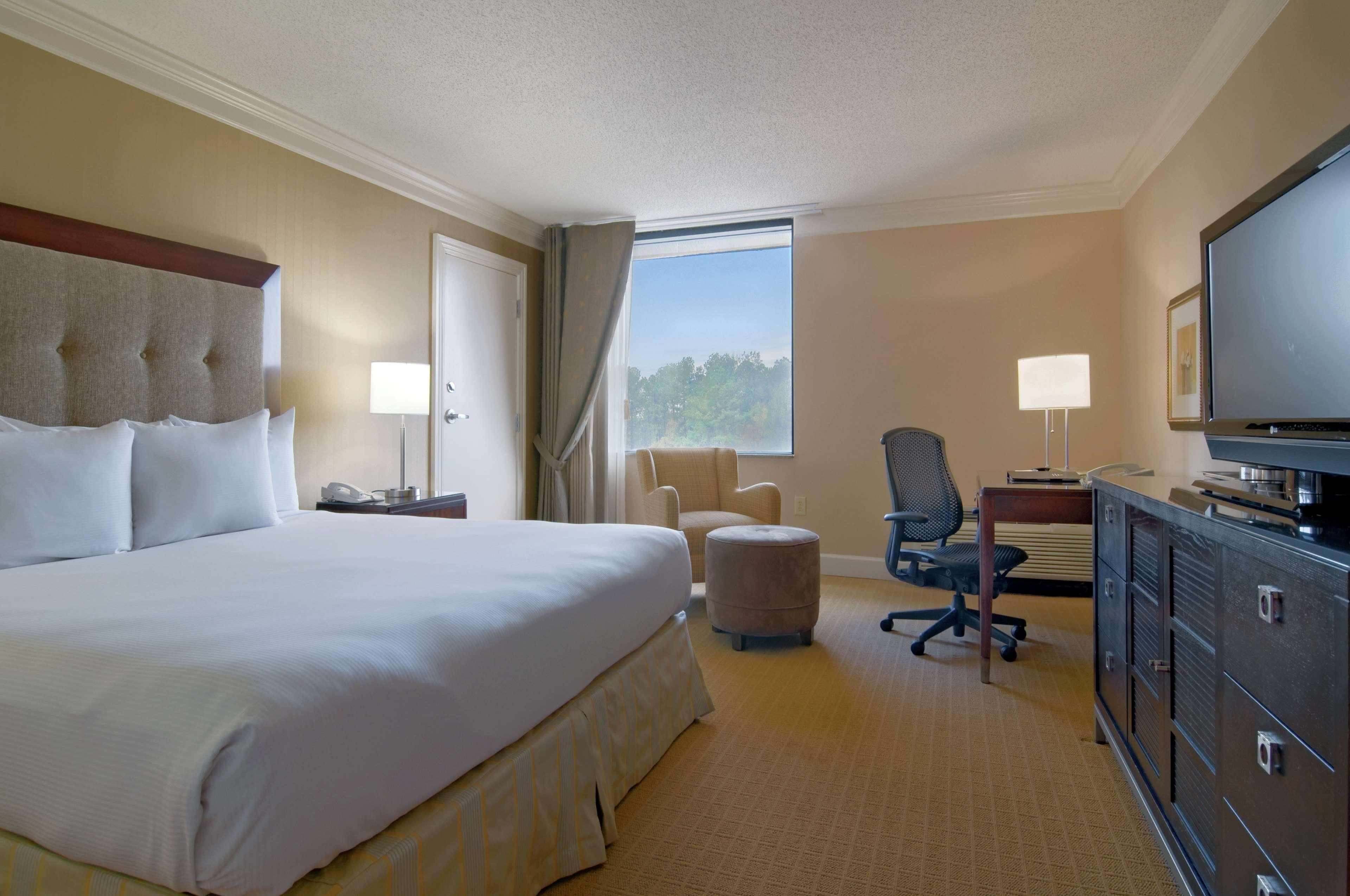 Hilton Raleigh North Hills Hotel Exterior foto
