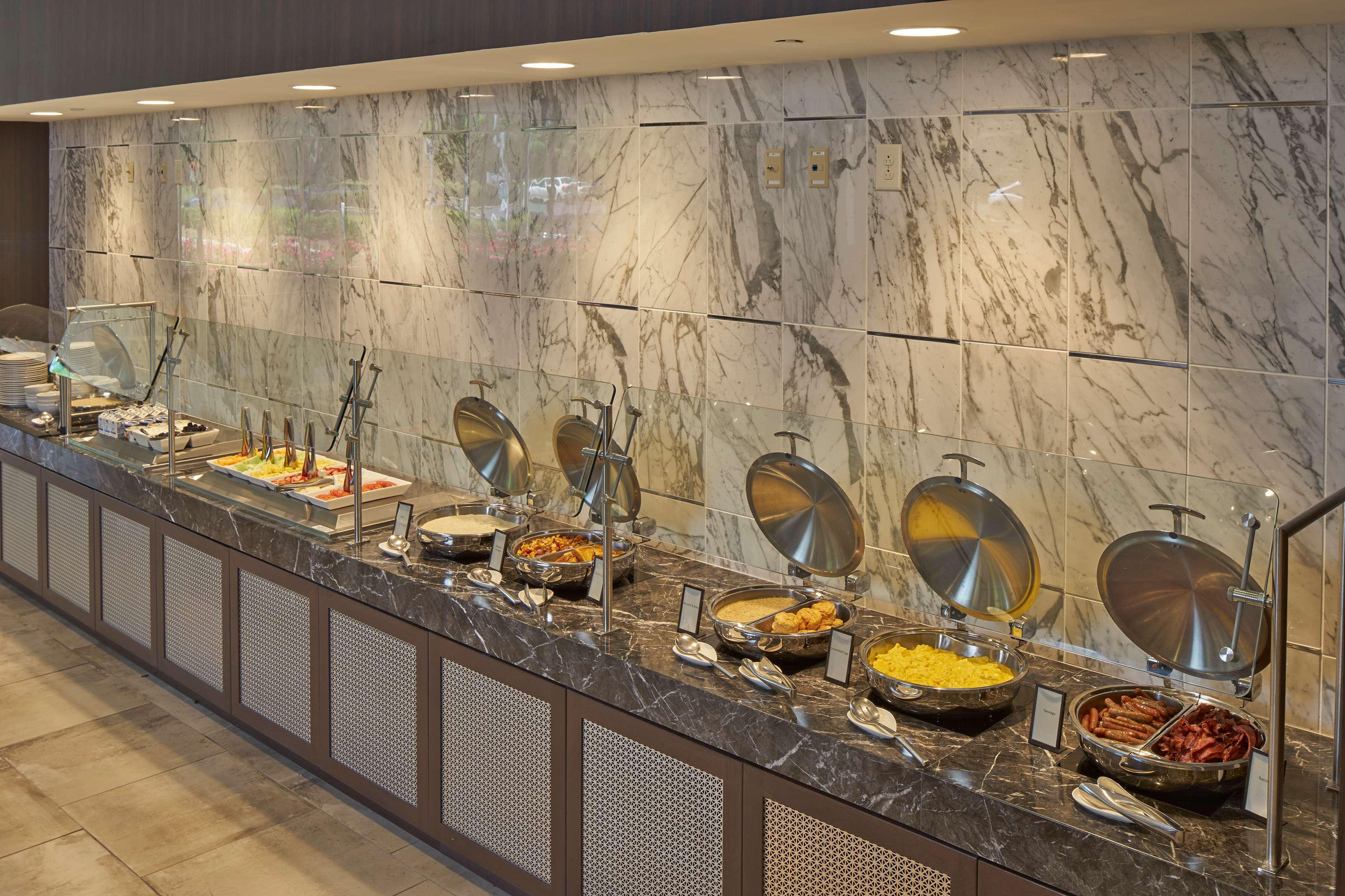 Hilton Raleigh North Hills Hotel Restaurante foto