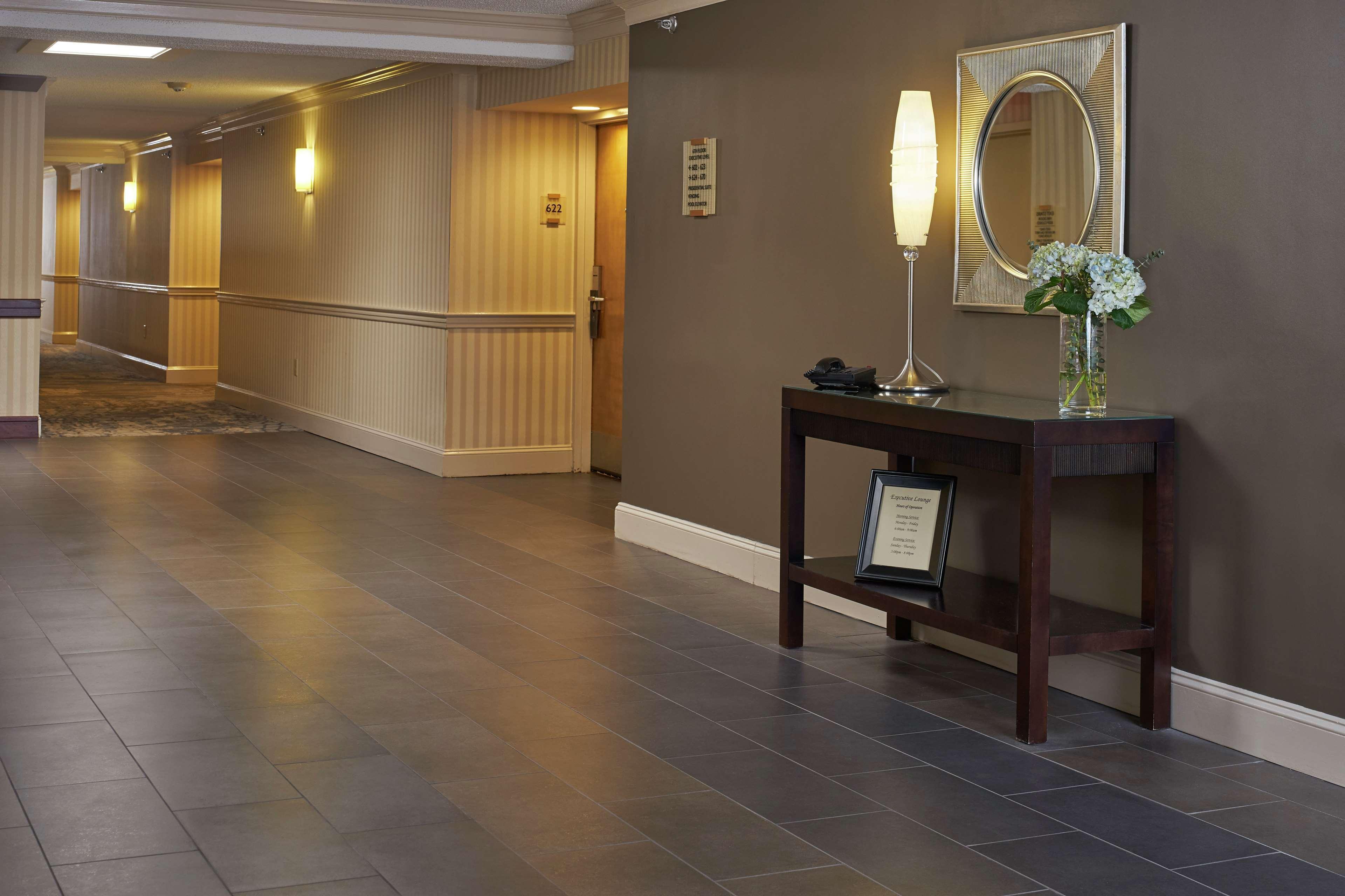 Hilton Raleigh North Hills Hotel Interior foto
